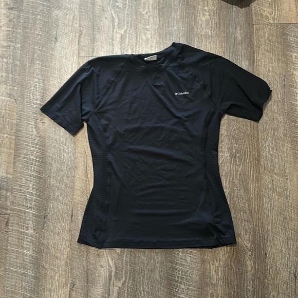 Columbia Black Short Sleeve Tee Essential Comfort - Picture 1 of 3